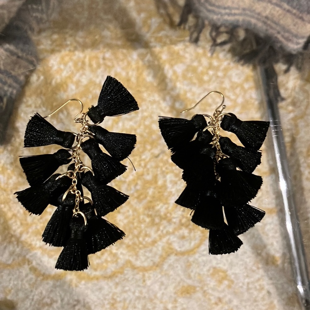Black lightweight earrings